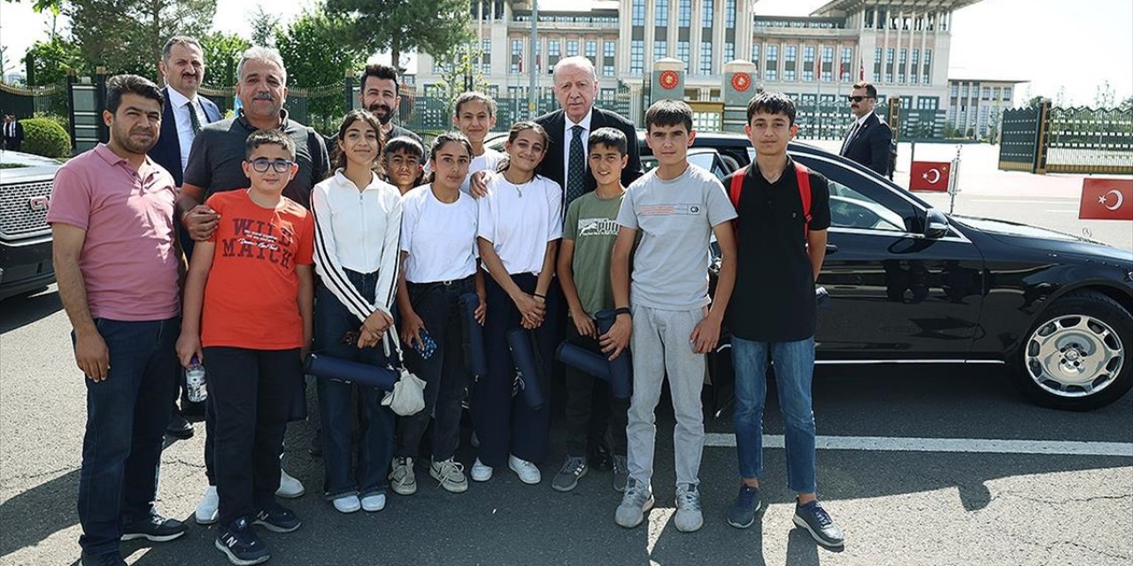 Cumhurbaşkanı Erdoğan, Adıyaman'dan Gelen Çocuklarla Görüştü