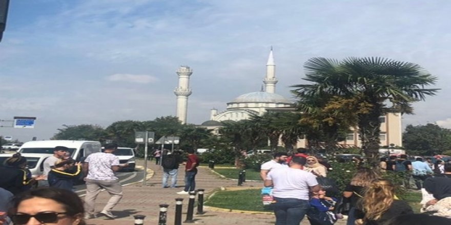 Avcılar'da Minare Çöktü! Kızılay Uyardı: Orta Büyüklükte Bir Deprem ve Devam Edecek