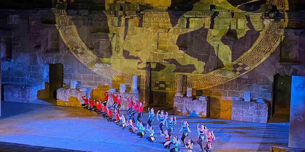 "Anadolu Ateşi" Aspendos'ta İzleyiciyle Buluştu