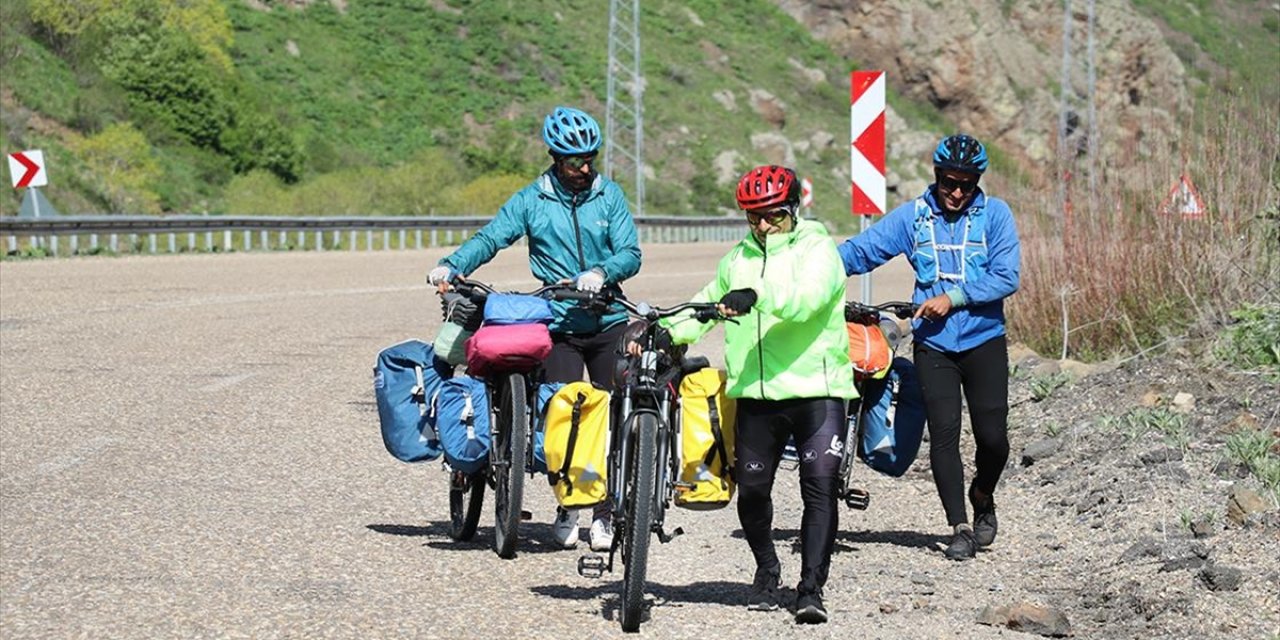 İranlı Bisiklet Tutkunlarının Karadeniz'i Görmek İçin Sınırları Aşan Macerası