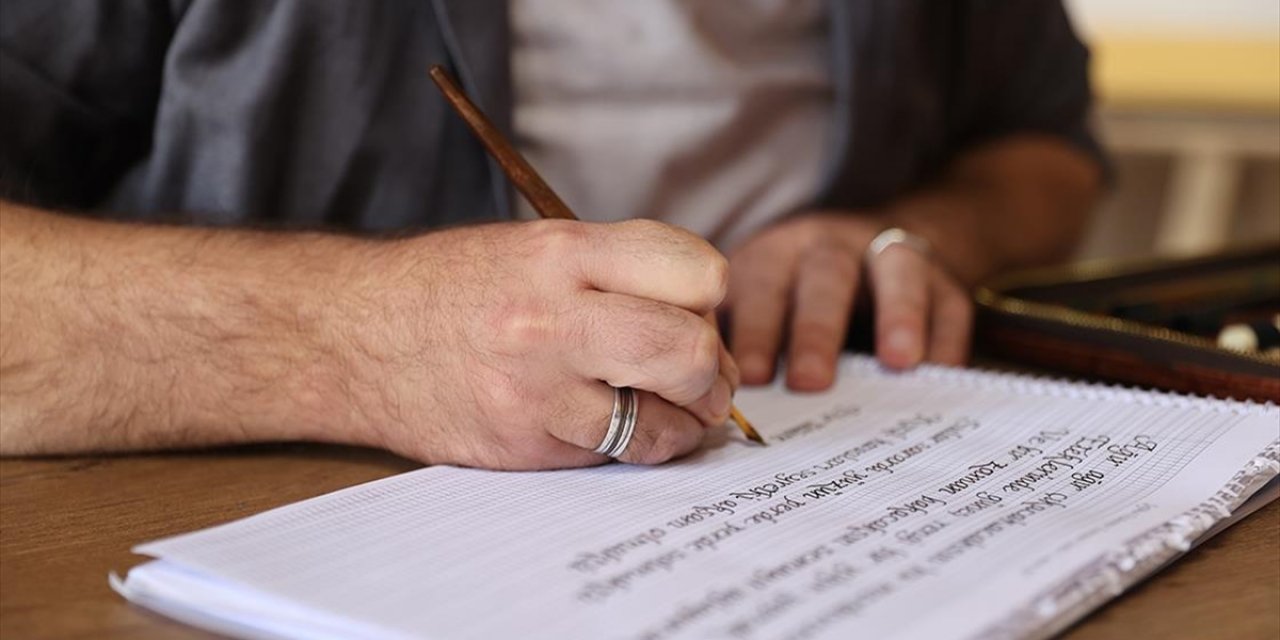 Polis Memuru İş Stresini Boş Zamanlarında Kaligrafi Sanatıyla Atıyor