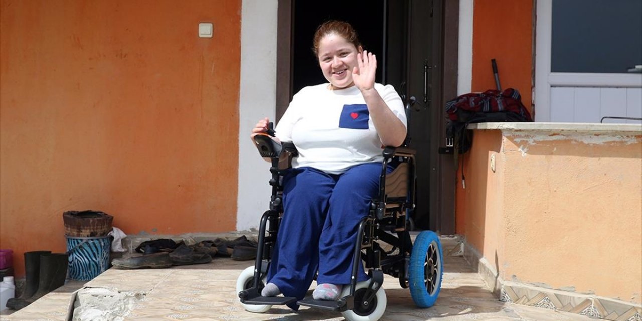 Minik Öğrencilerin Harçlıklarıyla Alınan Tekerlekli Sandalyeler Engellileri Mutlu Etti