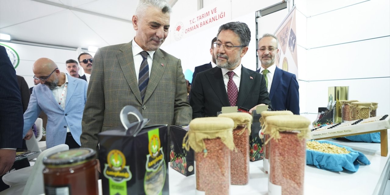 Ticaret Bakanı Bolat İle Tarım ve Orman Bakanı Yumaklı 7. Etnospor Kültür Festivali'nde Stantları Gezdi