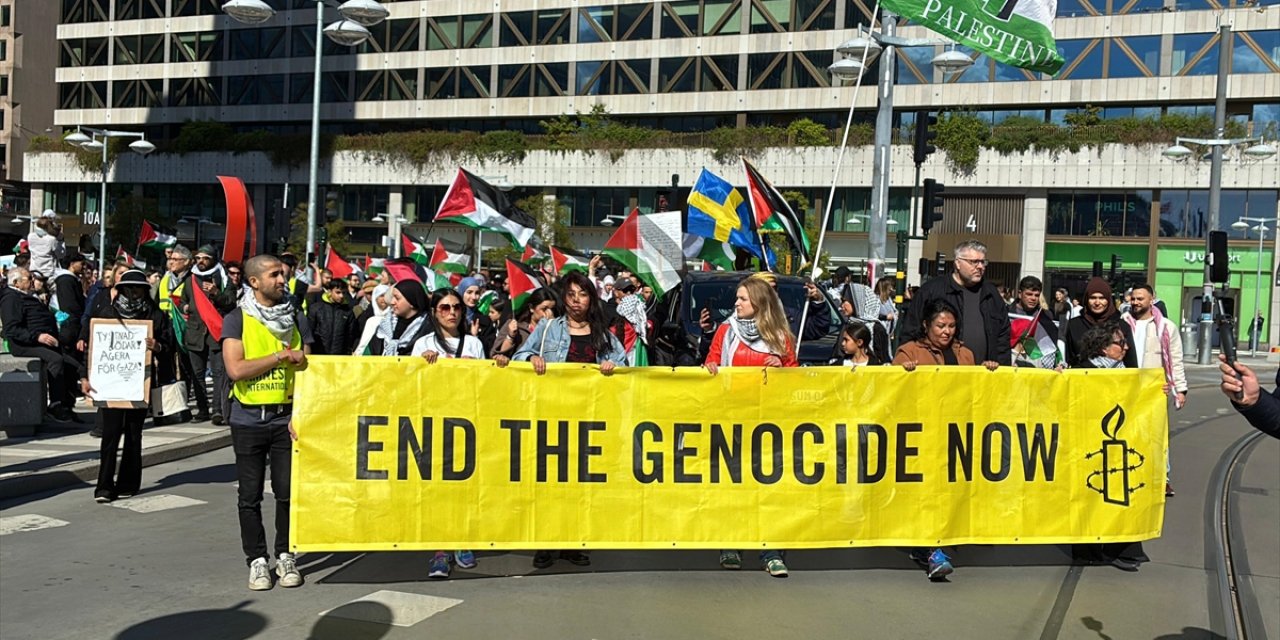 İsveç'te Yüzlerce Kişi İsrail'in Gazze'yi İşgaline Sessiz Kalan Hükümete Tepki Gösterdi