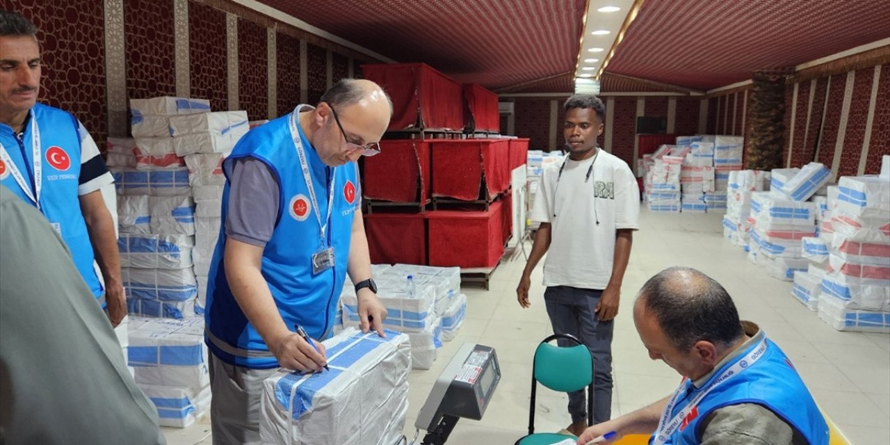 Diyanet'in Hacılara Özel Kargo Hizmeti Bu Yıl da Sürecek