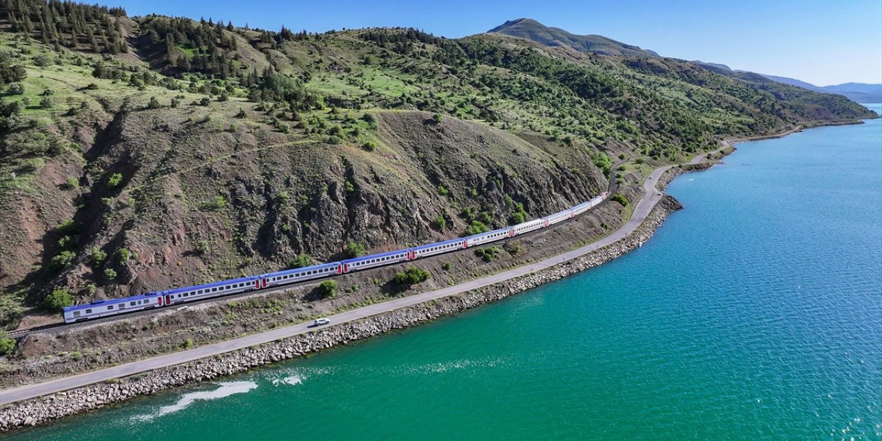 Turistik Diyarbakır Ekspresi Yolcularına Doğu'nun Eşsiz Manzarasında Yolculuk Fırsatı Sundu