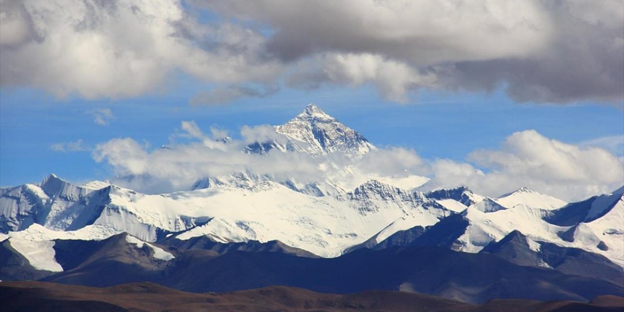 Nepalli Dağcı Kami Rita, 31. Kez Everest'in Zirvesine Tırmanarak Kendi Rekorunu Kırdı