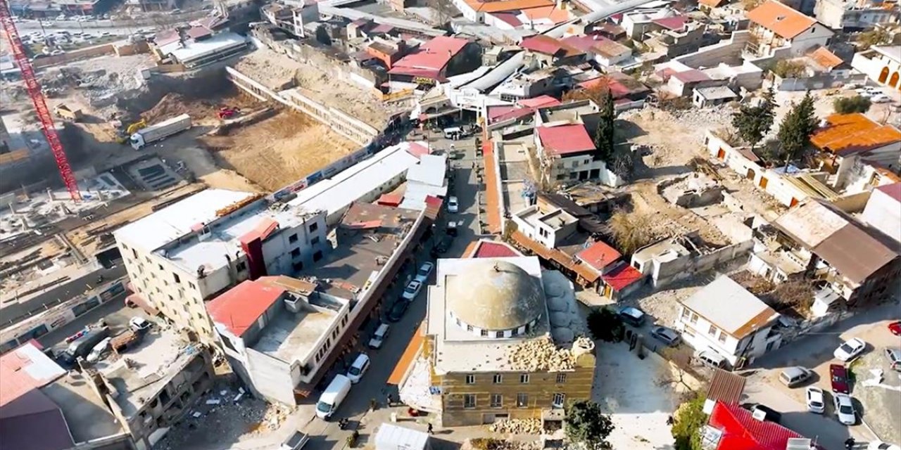 Bakan Kurum, Kahramanmaraş'taki Restorasyonu Süren Tarihi Kapalı Çarşı'nın Görüntülerini Paylaştı