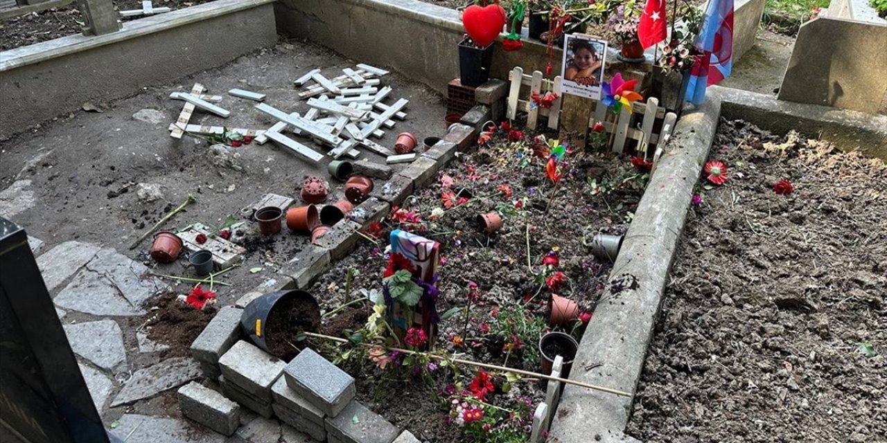 Kadıköy'de Bıçaklı Saldırıda Ölen Minguzzi'nin Mezarını Tahrip Eden Sanığa 2 Yıl 6 Ay Hapis