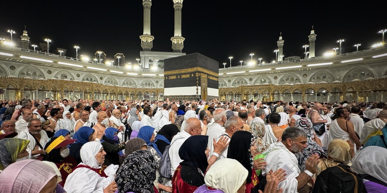 Kabe'de Hacı Adaylarının Yoğunluğu Artıyor