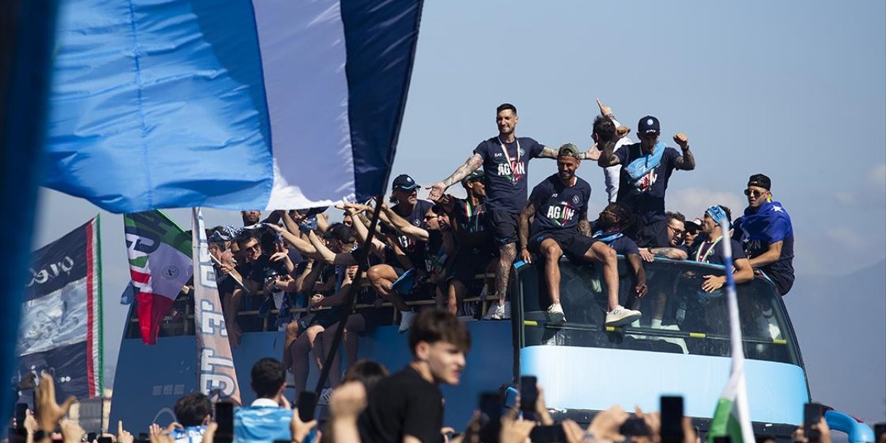 İtalya Serie A'yı Kazanan Napoli, Şampiyonluk Turu Attı