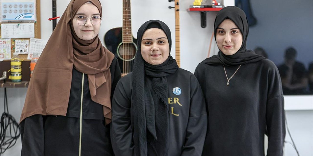 Bursa'da Ortaokul Öğrencileri, Sınav Stresini Hazırladıkları Şarkılarla Attı