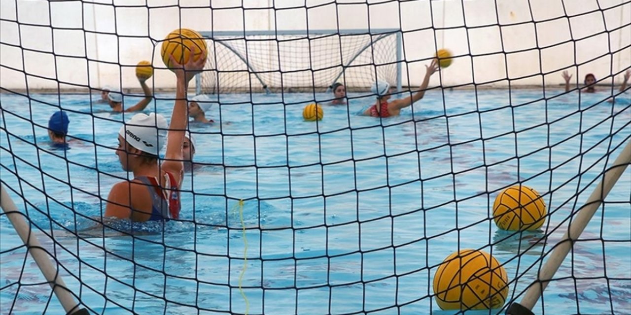 Kadın Sutopu Milli Takımı, Slovakya'da Şampiyon Oldu