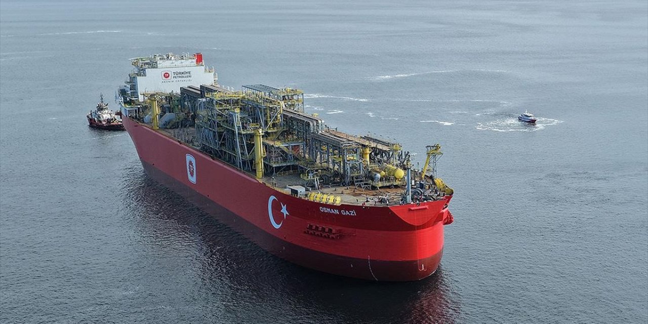 Türkiye'nin İlk Yüzer Gaz Üretim Platformu İstanbul'un Fethinin Yıl Dönümünde Boğaz'dan Geçecek