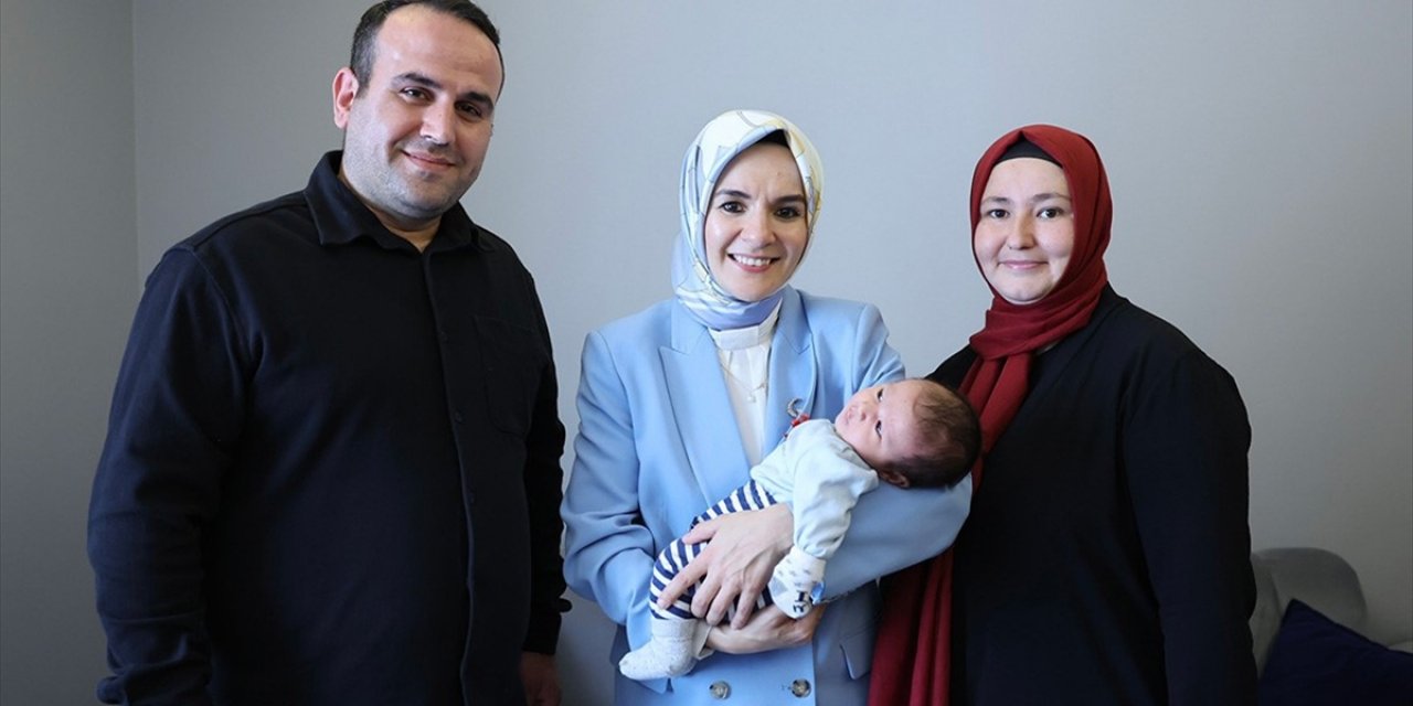 Bakan Göktaş, Samsun'da Doğum Yardımından Faydalanan Aileyi Ziyaret Etti