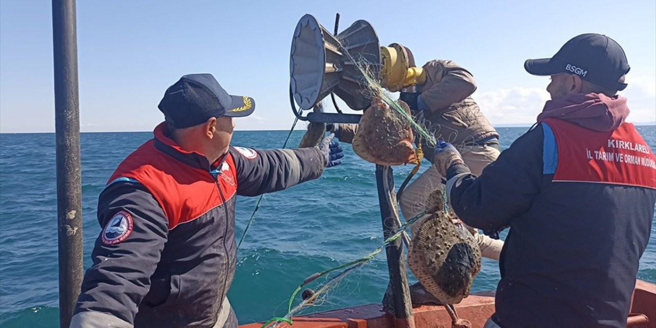 Karadeniz'de Kaçak Bırakılan 44 Bin Metre Ağ Toplandı