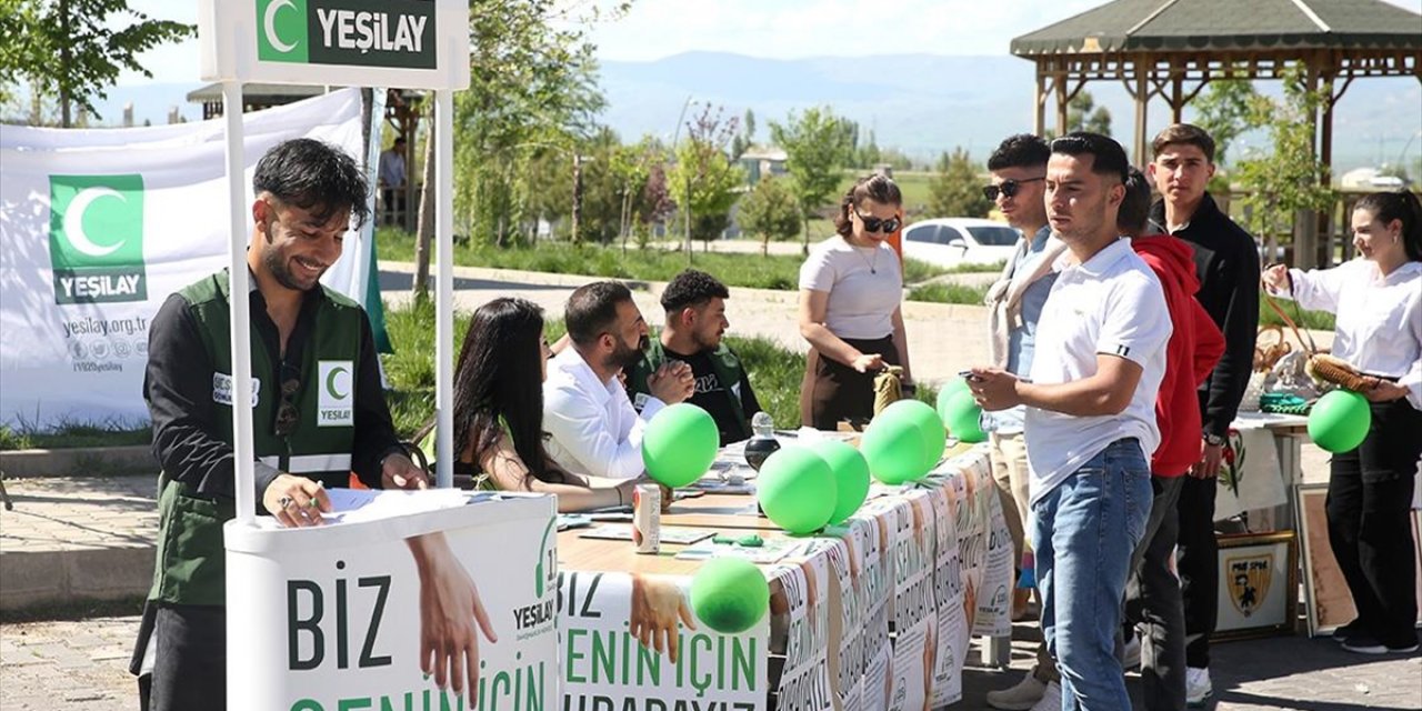 Muş'ta Yeşilay Gönüllüleri Öğrencileri Bilgilendirici Faaliyetlerle Bağımlılıktan Uzak Tutuyor