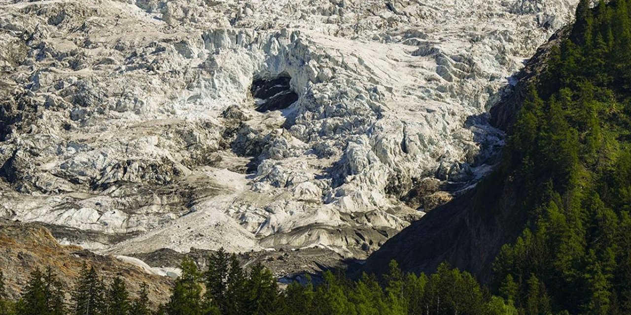 İsviçre'de Buzul Çökmesi Sonucu Neredeyse Yok Olan Köyün De Bulunduğu Bölgede Durum Kritik