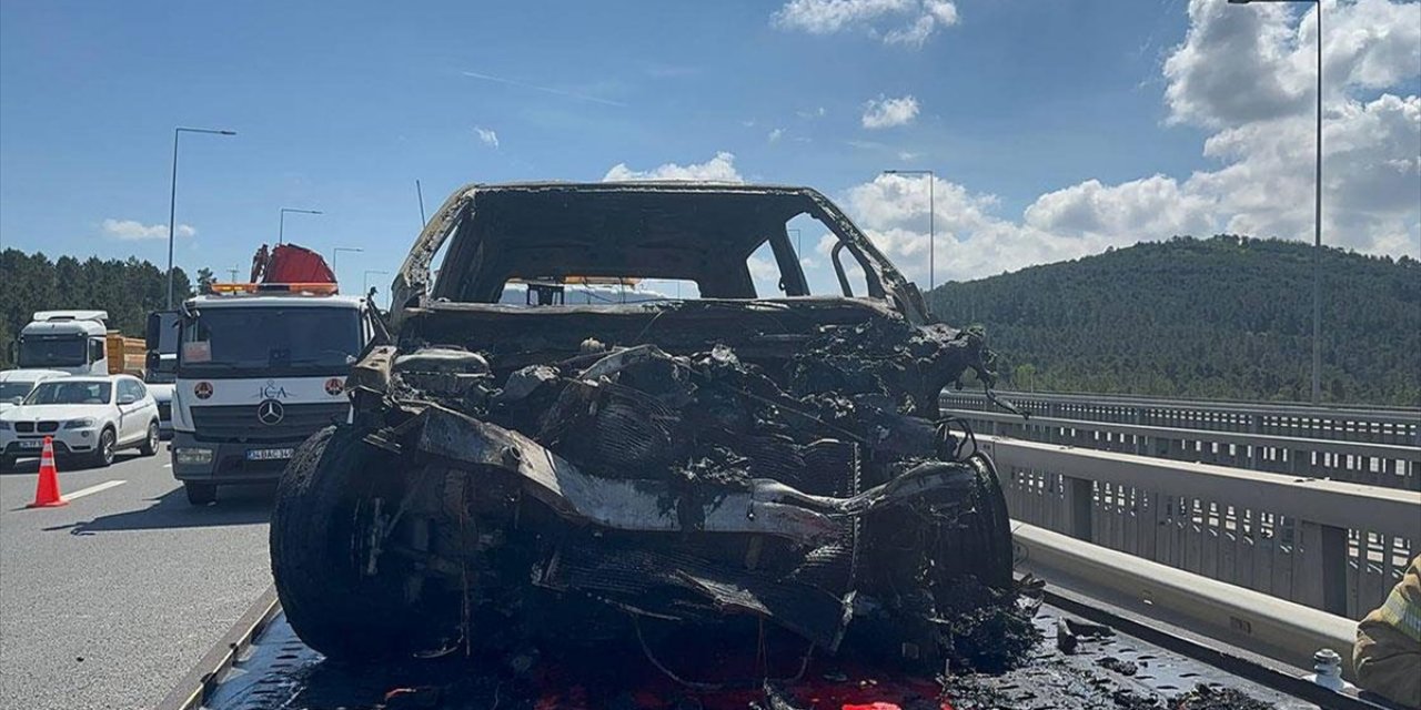 Ümraniye'de 3 Aracın Karıştığı Zincirleme Kazada 3 Kişi Yaralandı