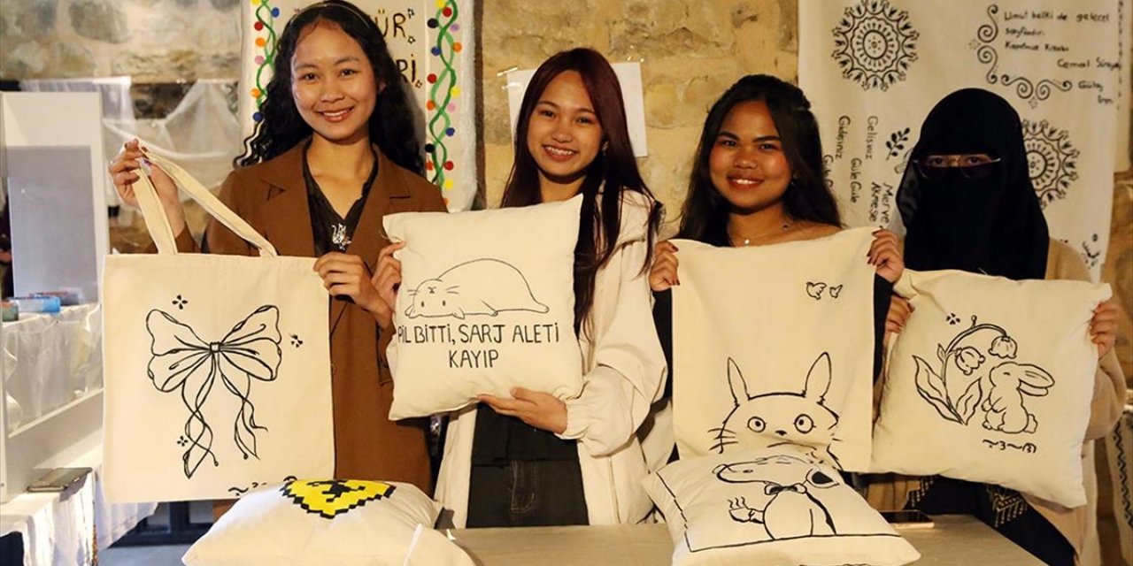 "Kültür Elçileri Projesi"yle Yurtlarda Kalan Yabancı Öğrencilere Türk Kültürü Tanıtıldı