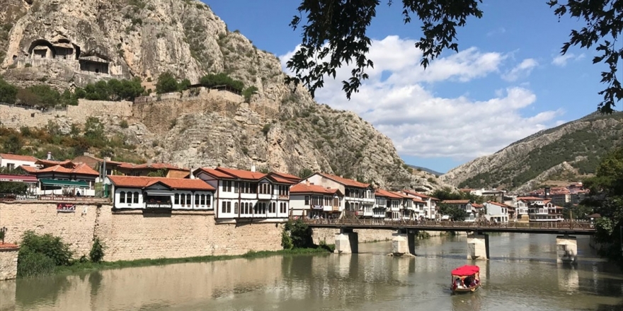 Amasya'da Yabancı İsimli İş Yerlerine Ruhsat Verilmeyecek