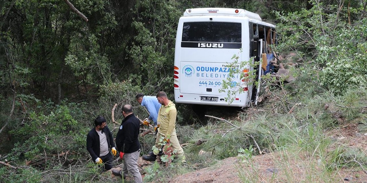 Eskişehir'de Tırmanma Yarışı Görevlilerini Taşıyan Midibüsün Yoldan Çıkması Sonucu 28 Kişi Yaralandı