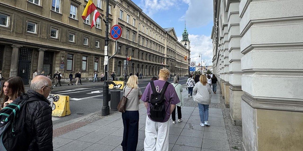 Polonya Halkı, Cumhurbaşkanı Seçiminin İkinci Turu İçin Yarın Sandığa Gidiyor