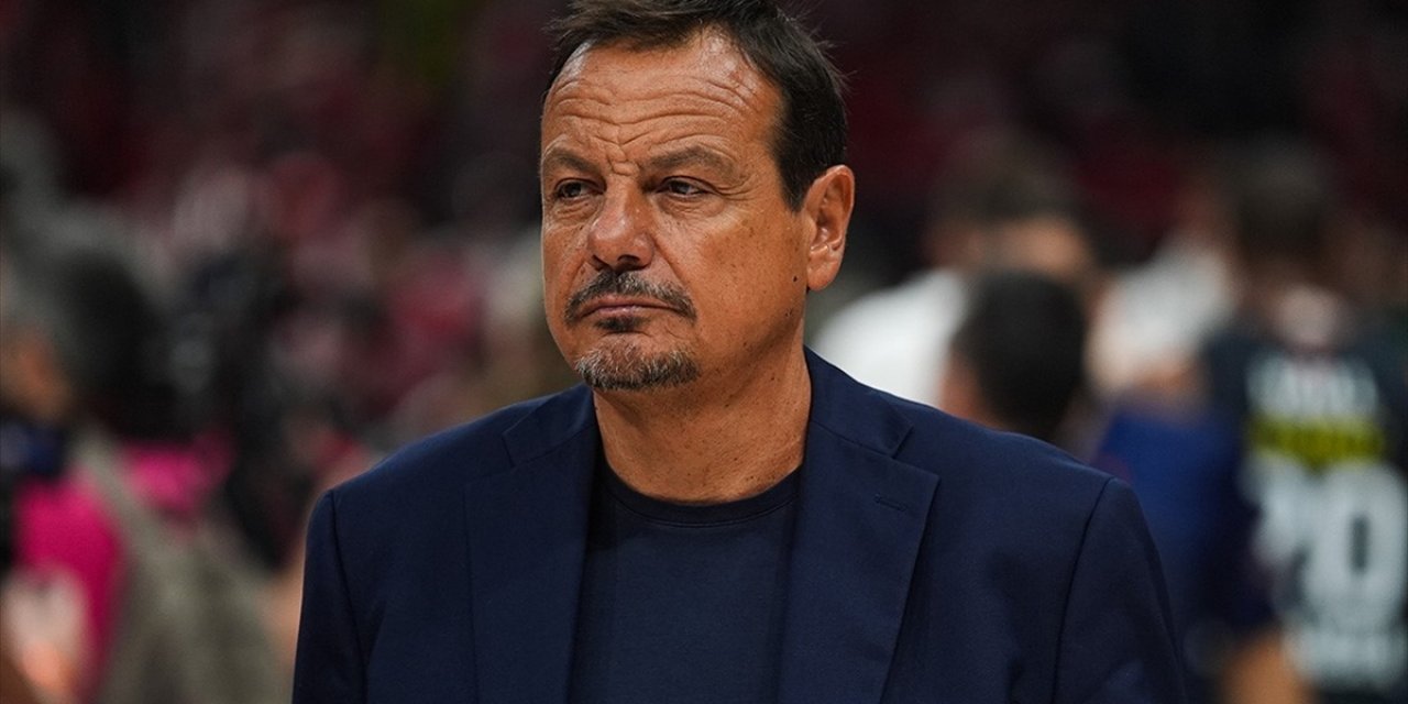 Ergin Ataman'dan Olympiakos Taraftarının Türkiye'ye Yönelik Küfürlü Tezahüratına Sert Tepki