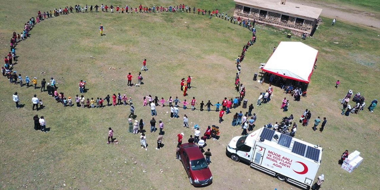 Türk Kızılay, Bayram Öncesi Göçerlere Yaylada Şenlik Düzenledi