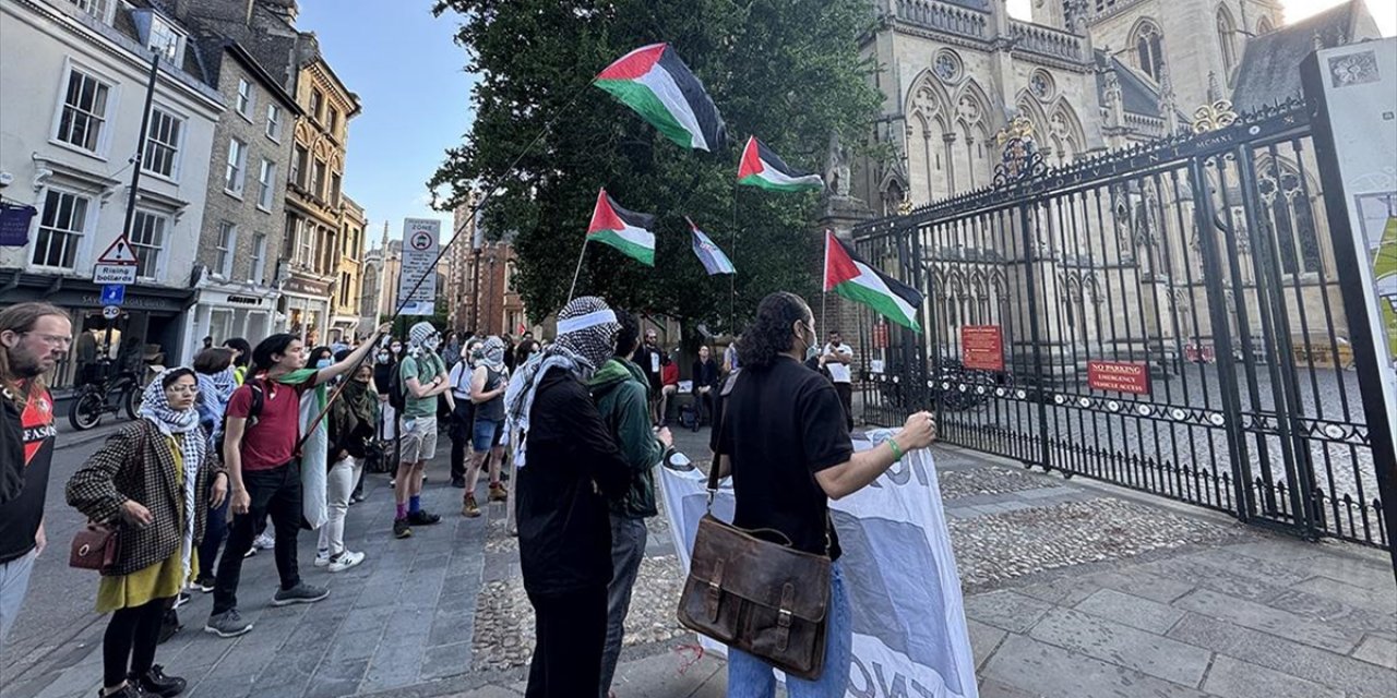 Cambridge Öğrencileri, İsrail'le İlişkilerin Kesilmesi Talebiyle Çadırlar Kurarak Eylem Başlattı