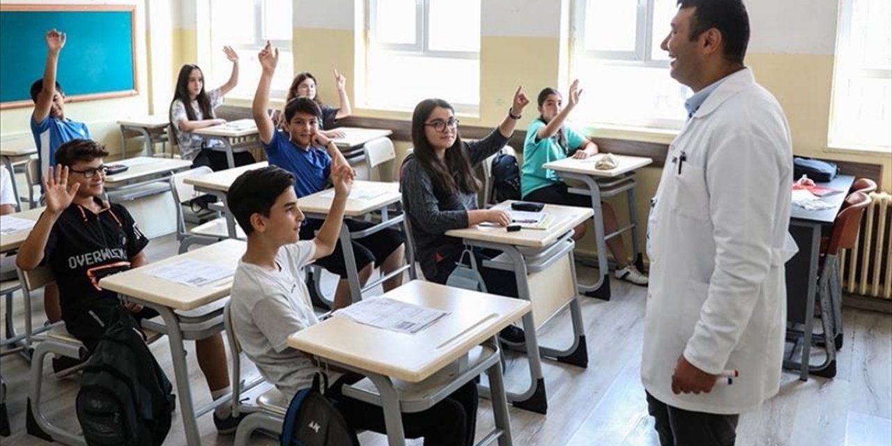 Öğretmenlerin İsteğe Bağlı Yer Değiştirme Sonuçları Açıklandı