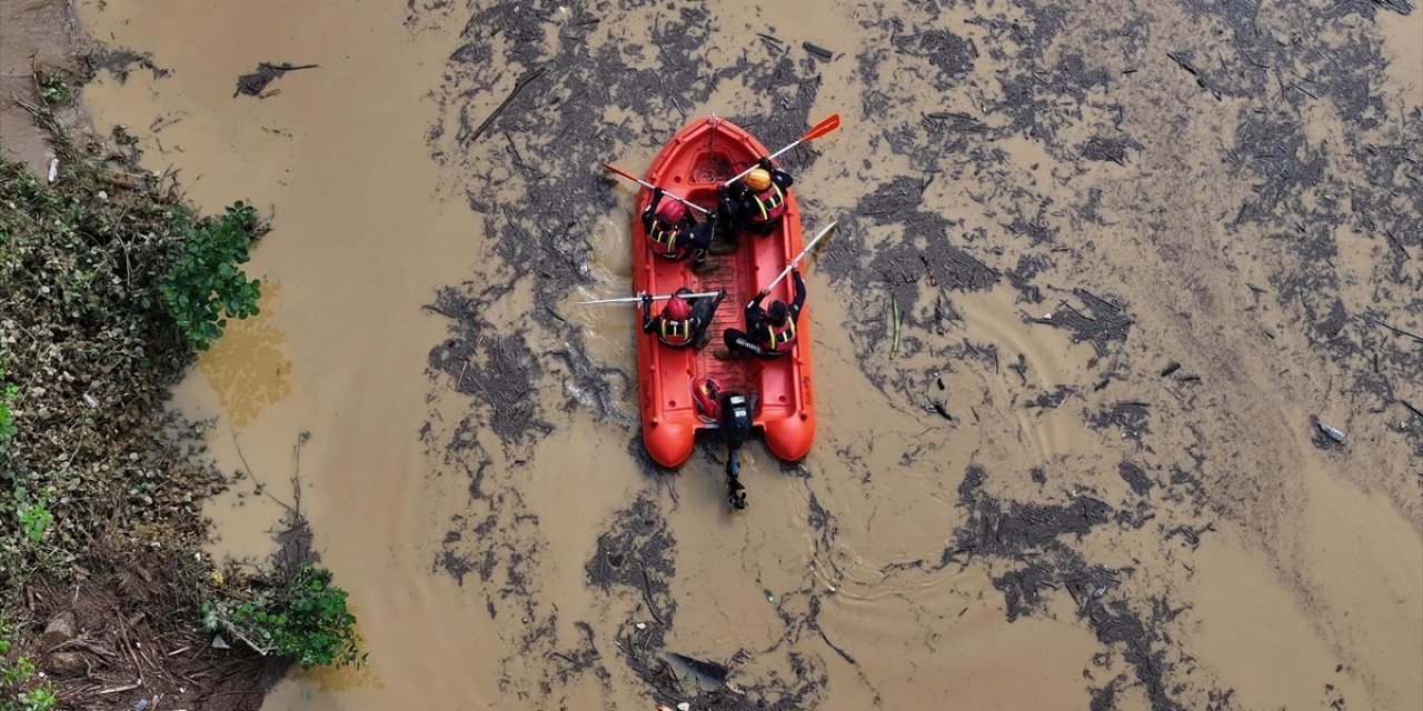 Trabzon'da Etkili Yağışın Ardından Kaybolan Kişiyi Arama Çalışmaları Devam Ediyor