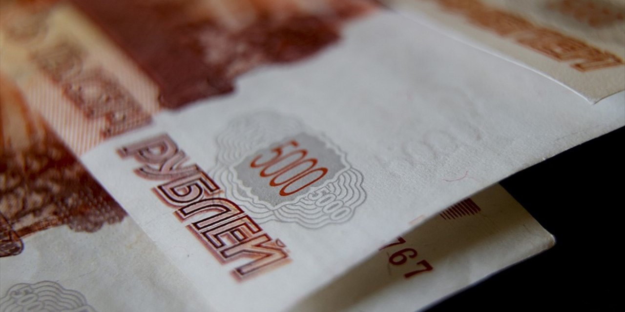 Rusya'nın Ulusal Refah Fonu Rezervleri 11,7 Trilyon Rubleye Geriledi