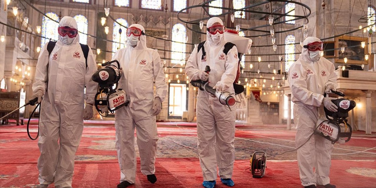 Fatih Camisi'nde Kurban Bayramı Temizliği