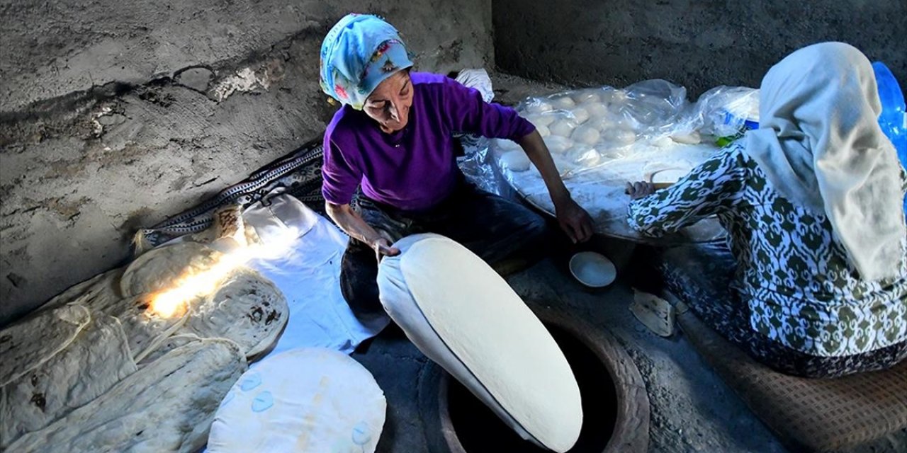 Kars'ta Tandırlar Kurban Bayramı Sofraları İçin Yakıldı