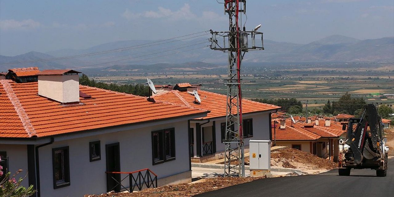 Hatay'da Köy Evleri Teslim Edilen Depremzedeler Bayrama Yeni Yuvalarında Giriyor