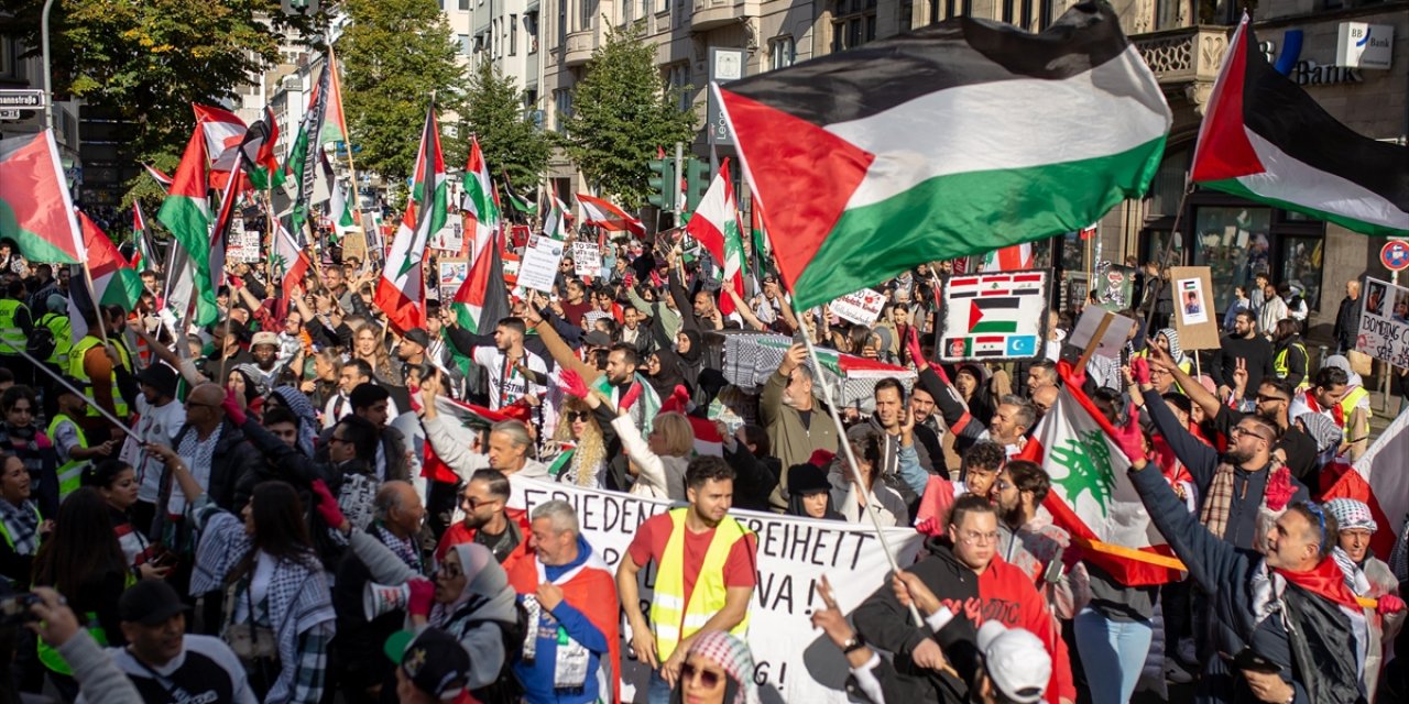 Almanya'da Birçok Ünlü İsim Hükümetten İsrail'e Silah Tedarikini Durdurmasını İstedi