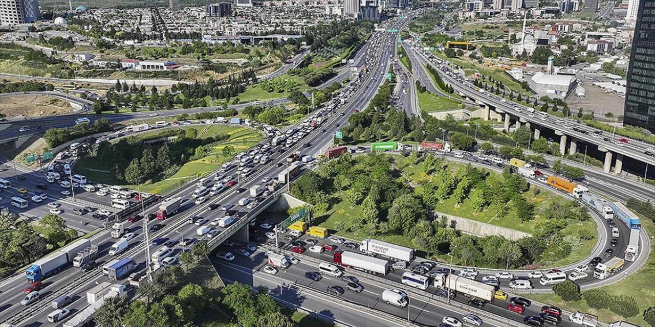 İstanbul'da Bayram Öncesi Trafik Yoğunluğu Yaşanıyor