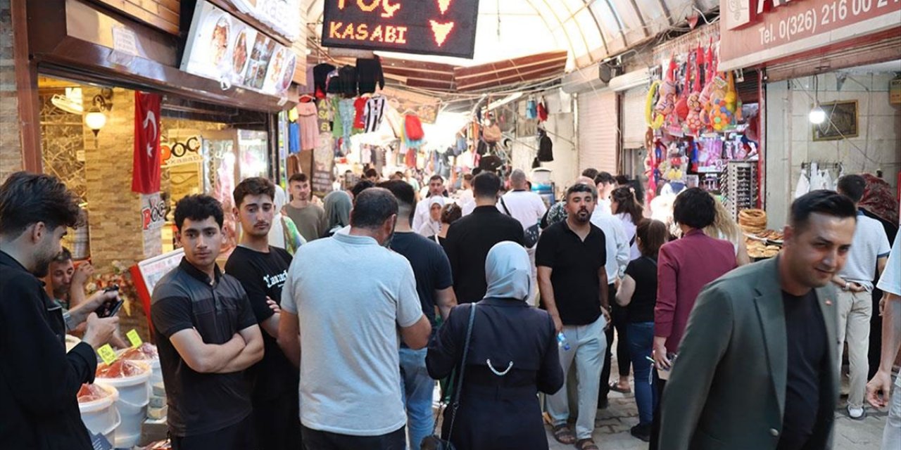 Hatay'da Restorasyon Nedeniyle Taşınacak Uzun Çarşı'da Bayram Yoğunluğu