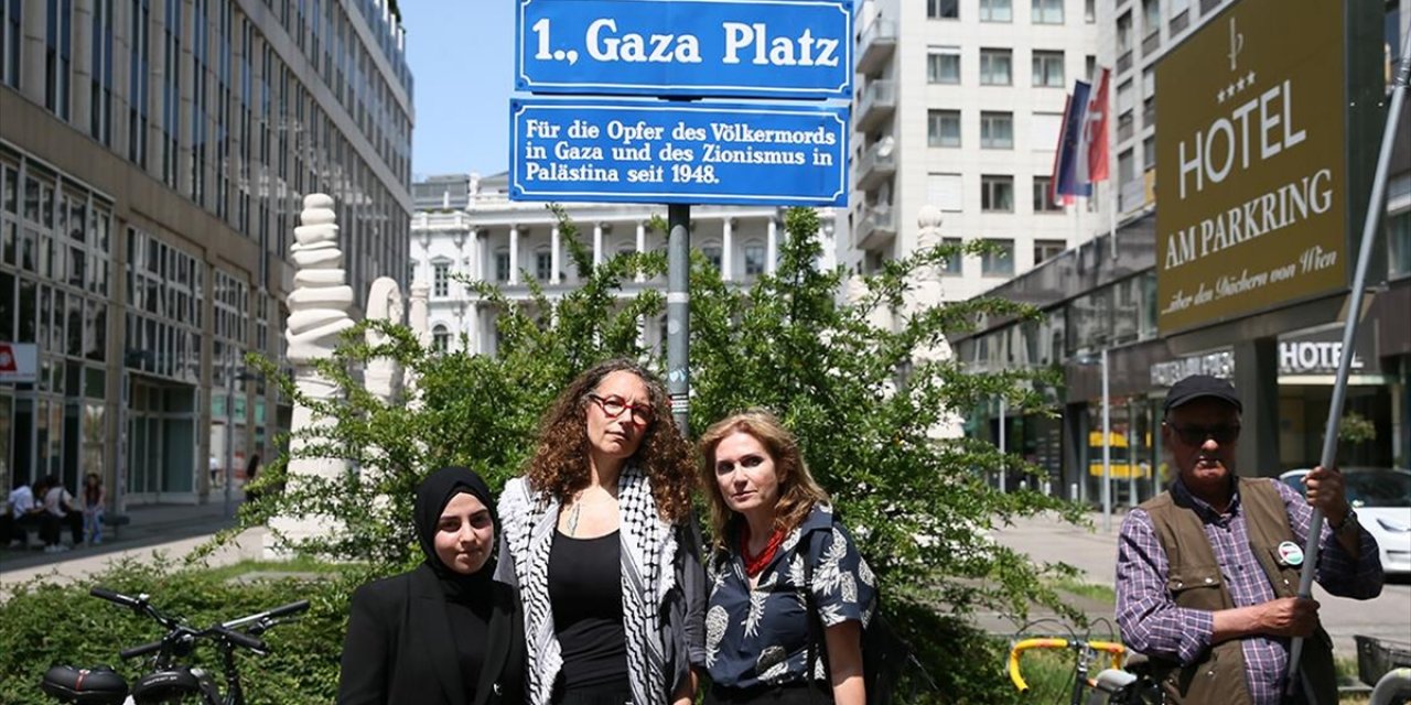 Siyonizm Karşıtları Viyana'daki "Theodor Herzl" Meydanının Adını "Gazze" Olarak Değiştirdi
