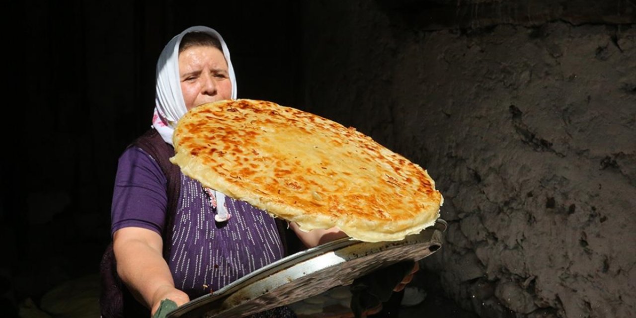 Bayramlarda Misafirlere "İliçli Sini Böreği" İkram Ediliyor