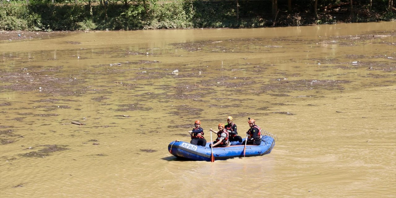 Trabzon'da Etkili Yağışın Ardından Kaybolan Kişiyi Arama Çalışmaları Devam Ediyor