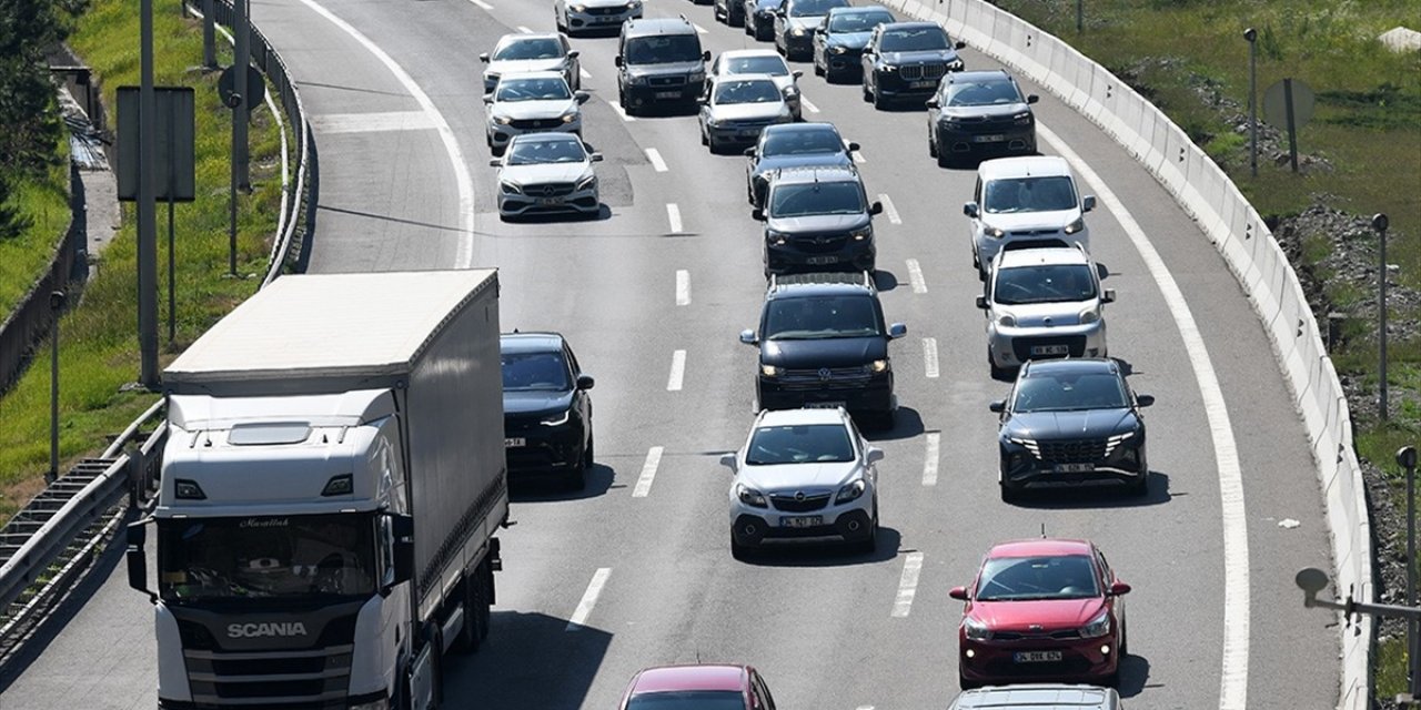 Lasid'den Bayramda Uzun Yola Çıkacaklara Kış Lastiği Uyarısı