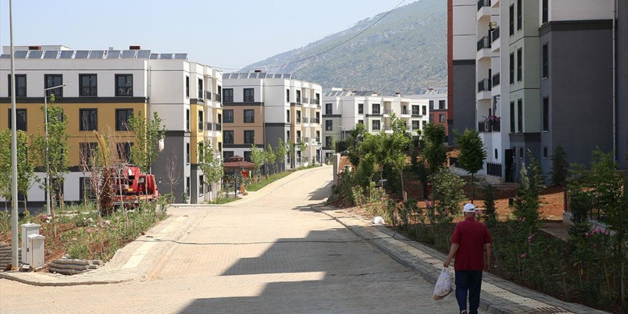 İskenderun'da Depremde Evini Kaybedenler Kurban Bayramı'na Yeni Yuvalarında Girdi