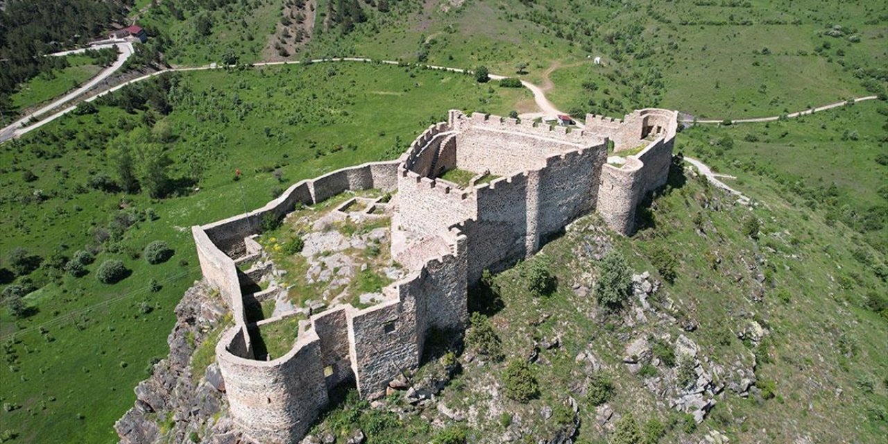 Gümüşhane'de Tarihi Kalelere Ulaşımı Sağlayan Yollarda Çalışma Başlatıldı