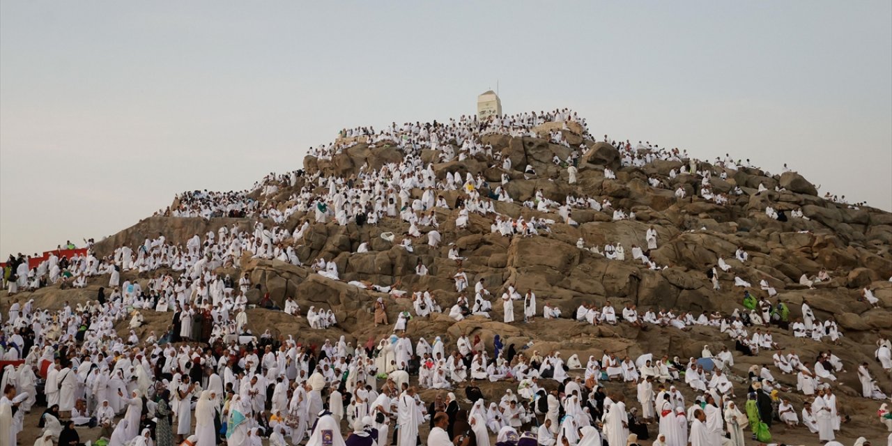 Suudi Arabistan, Hacı Adaylarının Arafat'a İntikalinde Yapay Zekayı Başarıyla Kullandı