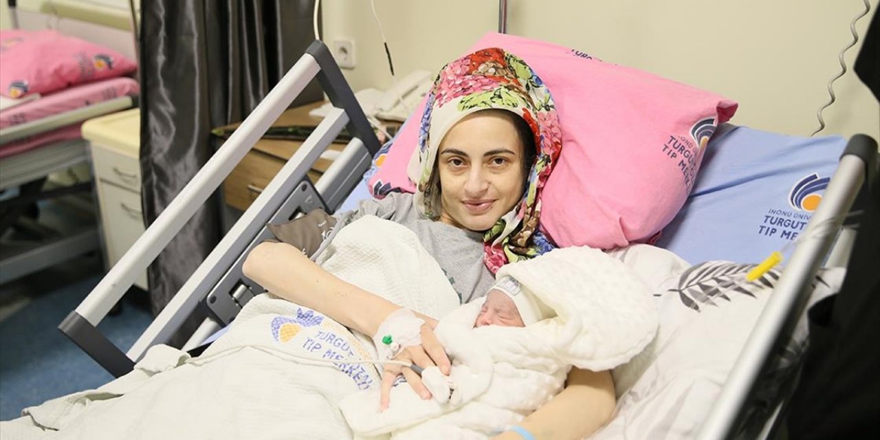 Hamileyken Karaciğer Nakli Yapıldı, Hem Sağlığına Hem Bebeğine Kavuştu