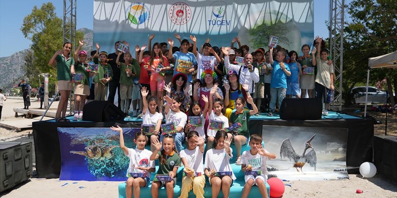 Fethiye'de Deniz Dibi ve Kumsal Temizliği Yapıldı