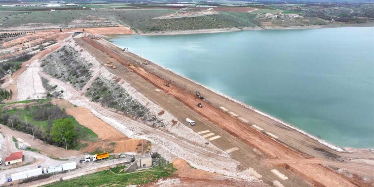 Malatya'da Depremlerden Etkilenen Sultansuyu Barajı'nda Gövde Onarım Çalışmaları Sürüyor