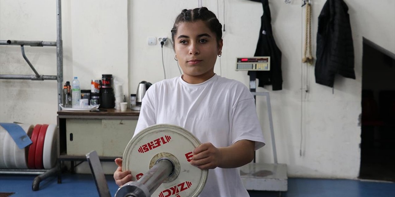 Patronunun Yönlendirmesiyle Haltere Başlayan Rümeysa Balıkaya'nın Hedefi Büyük